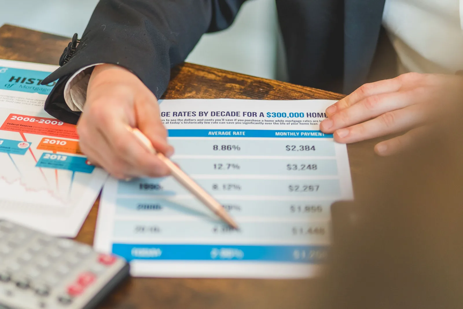 Écran d'ordinateur affichant une calculette de renégociation de prêt immobilier avec graphique d'économies