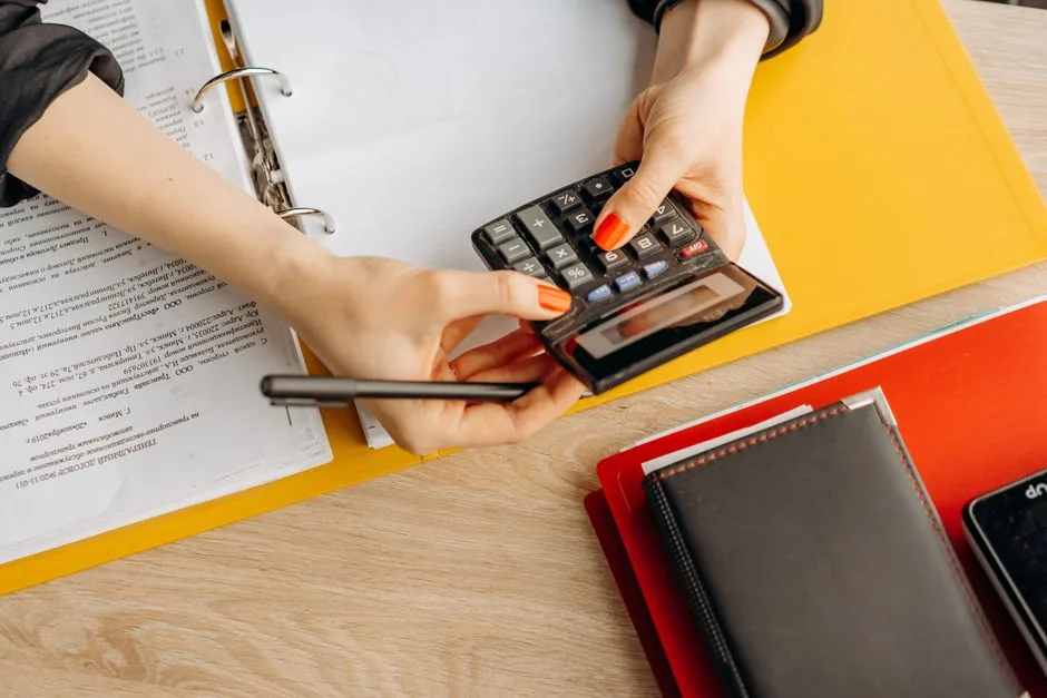 Gestion et finance : scène de travail dans une petite entreprise française